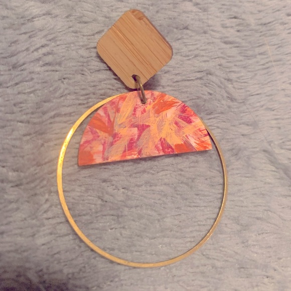 Eye-catching earrings - Picture 2 of 3